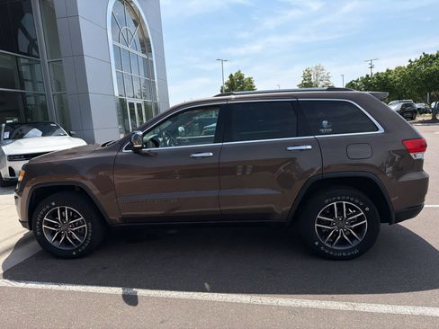 Used 2019 Jeep Grand Cherokee Limited AWD/4WD image 5