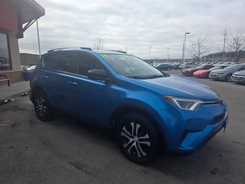 Used 2016 Toyota RAV4 LE FWD image 2