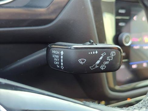 Used 2019 Volkswagen Tiguan SE w/ Panoramic Sunroof Package FWD image 16