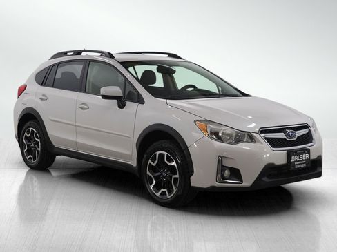 Used 2017 Subaru Crosstrek 2.0i Premium w/ Moonroof Package image 7