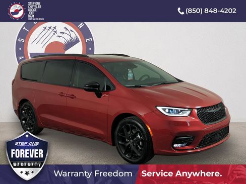 New 2026 Chrysler Pacifica Select FWD image 1