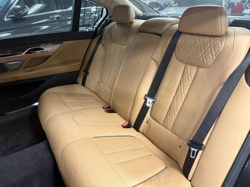 Used 2019 BMW 750i xDrive w/ Executive Package image 33