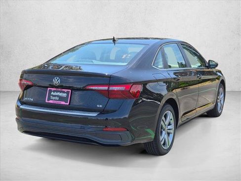 Used 2023 Volkswagen Jetta SE w/ Panoramic Sunroof Package FWD image 5