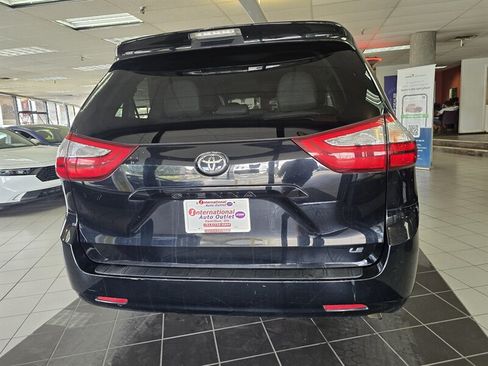 Used 2015 Toyota Sienna LE FWD image 6