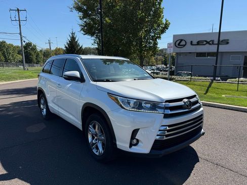 Used 2019 Toyota Highlander Limited image 3