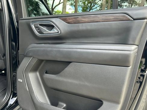 Used 2022 Chevrolet Suburban LT RWD image 34