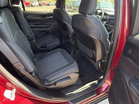 Used 2025 Jeep Grand Cherokee L Laredo w/ Luxury Tech Group I RWD image 21