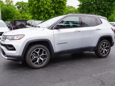 Used 2026 Jeep Compass Limited AWD/4WD image 9