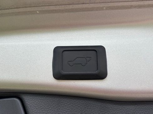 Used 2022 Toyota RAV4 SE image 7