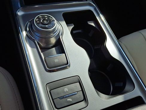 Used 2022 Ford Edge Titanium image 15