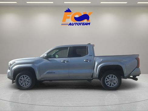 Used 2026 Toyota Tacoma SR5 AWD/4WD image 2