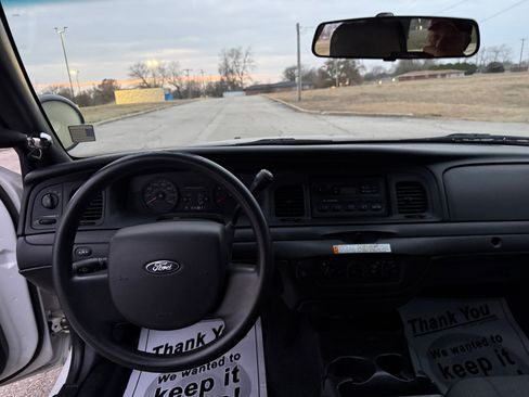 Used 2011 Ford Crown Victoria Police Interceptor w/ Radio Suppression Pkg image 11