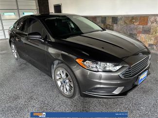 Used 2017 Ford Fusion SE image 1