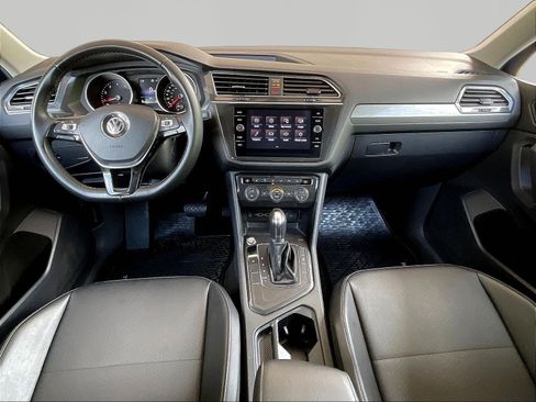 Used 2018 Volkswagen Tiguan SE w/ Panoramic Sunroof Package FWD image 7