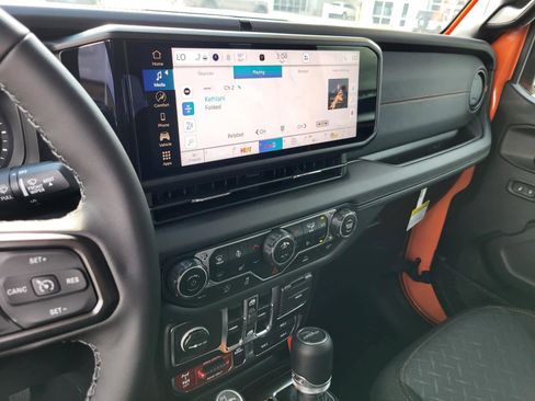 New 2025 Jeep Gladiator Mojave w/ Convenience Group image 18