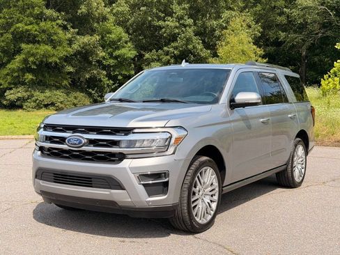 Used 2024 Ford Expedition Limited RWD image 2