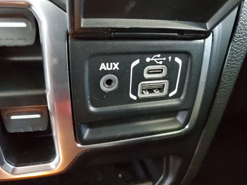 Used 2023 Jeep Gladiator Sport AWD/4WD image 23