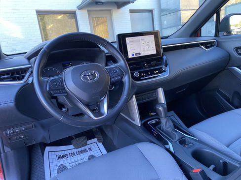 Used 2023 Toyota Corolla Cross SE image 33
