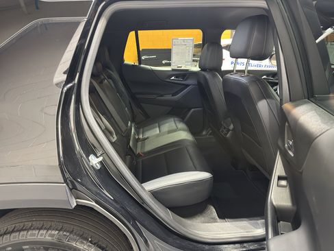 Used 2025 Chevrolet Equinox LT w/ Convenience Package II image 19