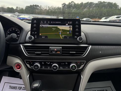 Used 2018 Honda Accord Touring image 4