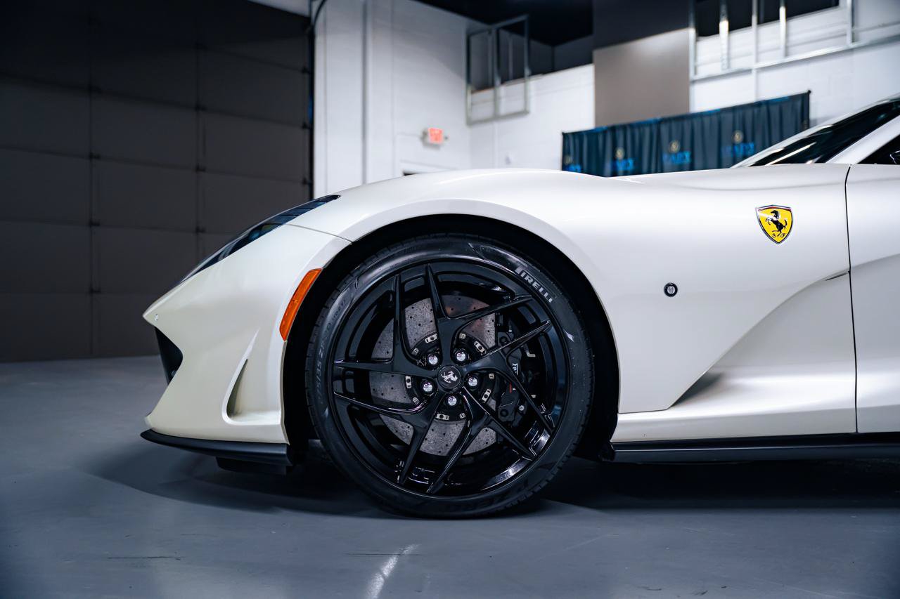 Used 2018 Ferrari 812 Superfast RWD image 9