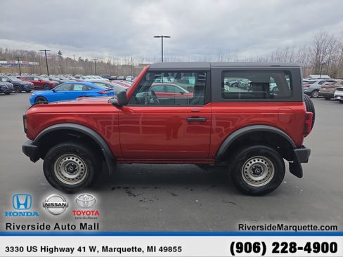 Used 2022 Ford Bronco 2-Door AWD/4WD image 4