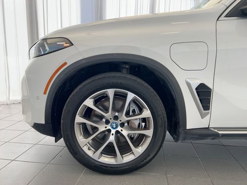 Used 2025 BMW X5 xDrive50e image 12