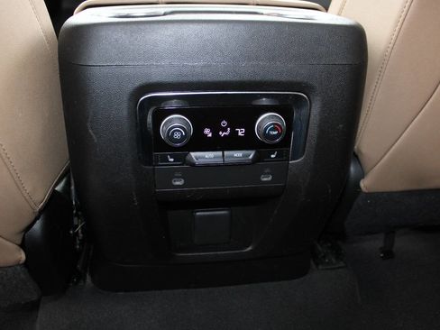 Used 2022 Chevrolet Suburban Premier image 38