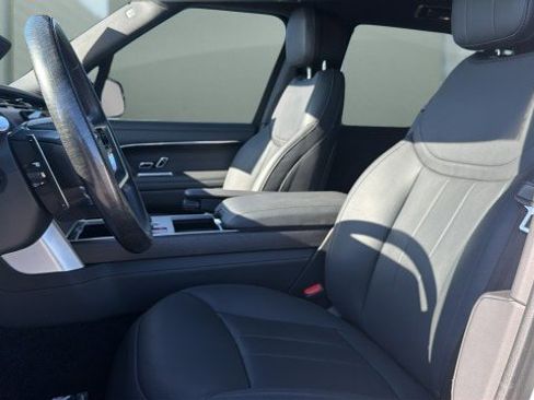 Used 2024 Land Rover Range Rover Long Wheelbase SE image 19