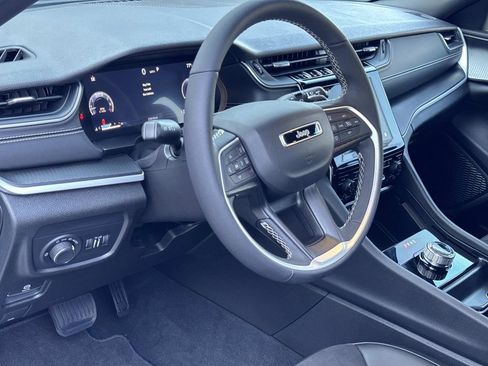 Used 2024 Jeep Grand Cherokee Altitude AWD/4WD image 21