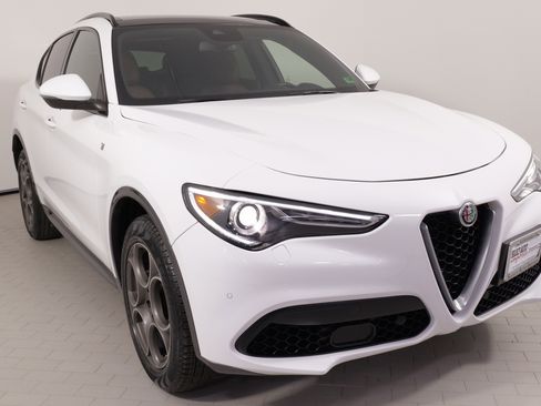 Used 2023 Alfa Romeo Stelvio Ti image 6