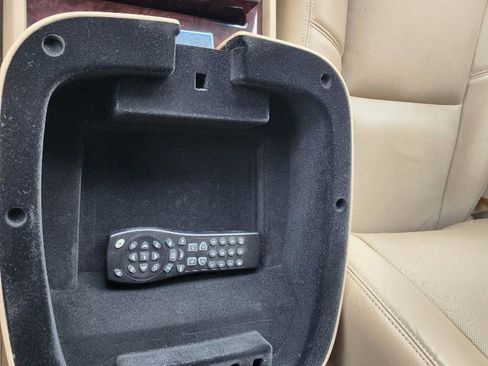 Used 2012 Cadillac Escalade Premium image 23