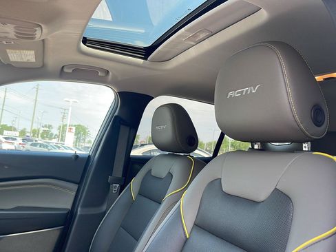 Used 2025 Chevrolet Trax ACTIV w/ Sunroof Package FWD image 9