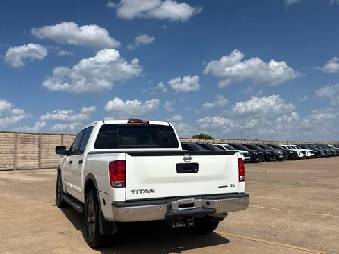 Used 2015 Nissan Titan SV w/ SV Value Truck Package RWD image 21