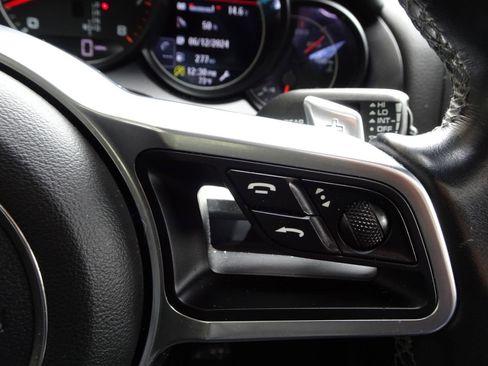 Used 2017 Porsche Cayenne Platinum Edition image 17