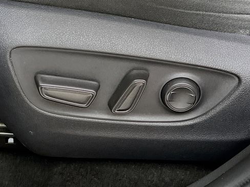 Used 2025 Toyota RAV4 XLE image 16