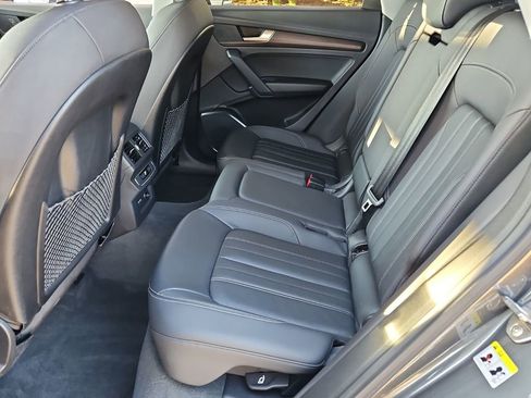Used 2022 Audi Q5 2.0T Premium w/ Convenience Package image 13
