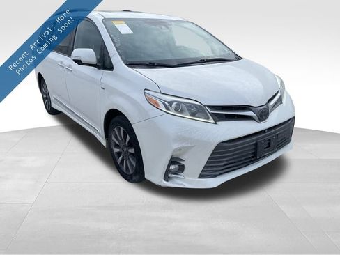 Used 2019 Toyota Sienna XLE image 1
