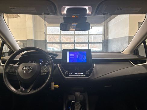Used 2025 Toyota Corolla LE image 32
