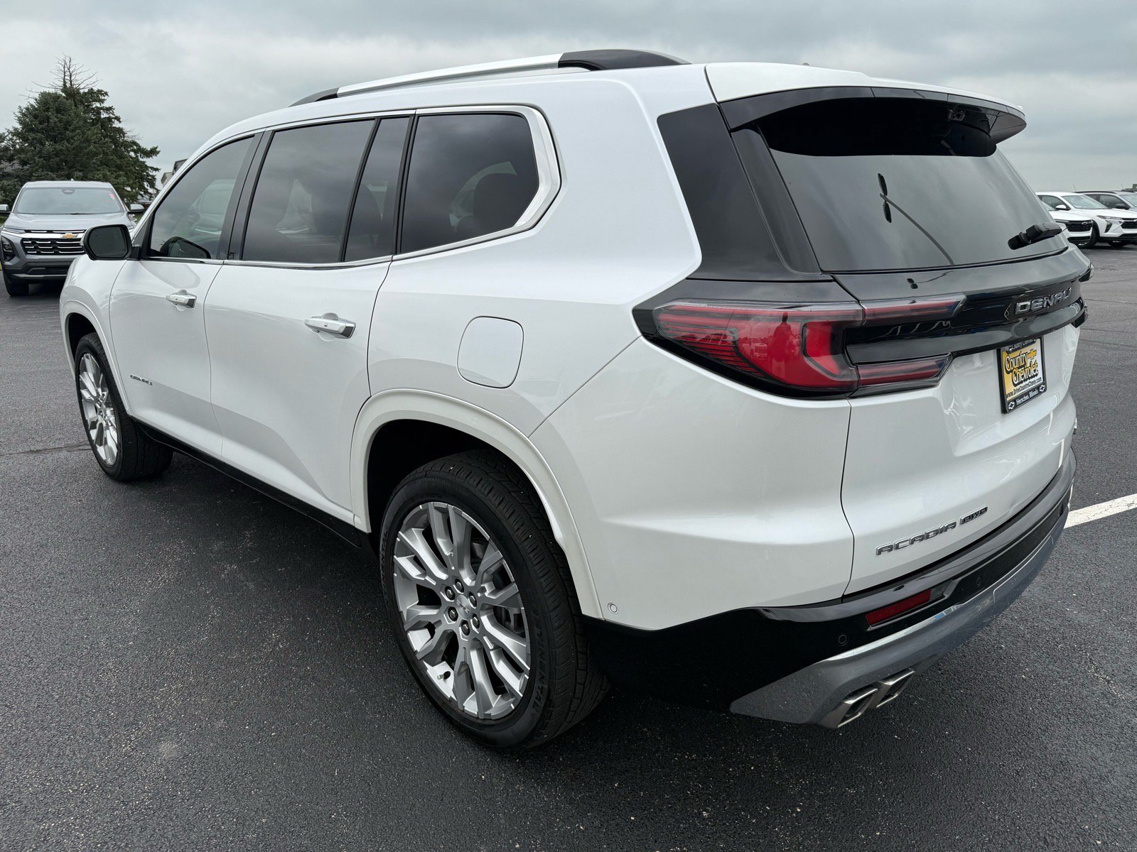 Used 2024 GMC Acadia Denali w/ Super Cruise Package AWD/4WD image 3