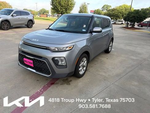 Used 2022 Kia Soul LX w/ Technology Package FWD image 3