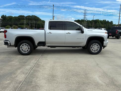Used 2022 Chevrolet Silverado 2500 High Country w/ Z71 Off-Road Package AWD/4WD image 5