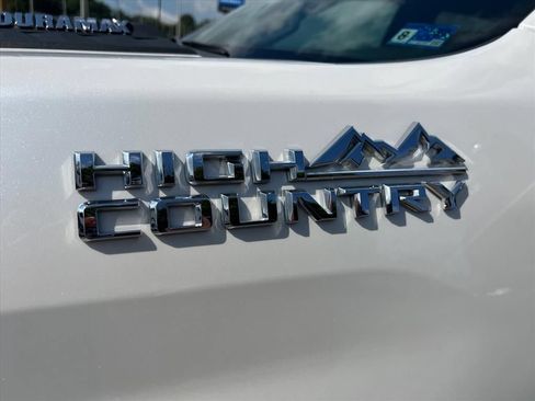 Used 2023 Chevrolet Silverado 2500 High Country AWD/4WD image 10