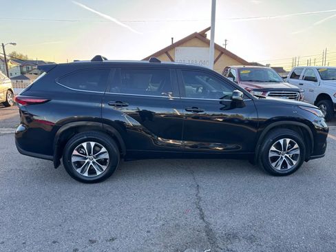 Used 2024 Toyota Highlander XLE image 9