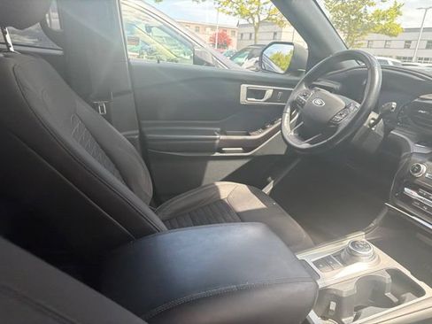 Used 2020 Ford Explorer XLT w/ Comfort Package RWD image 10