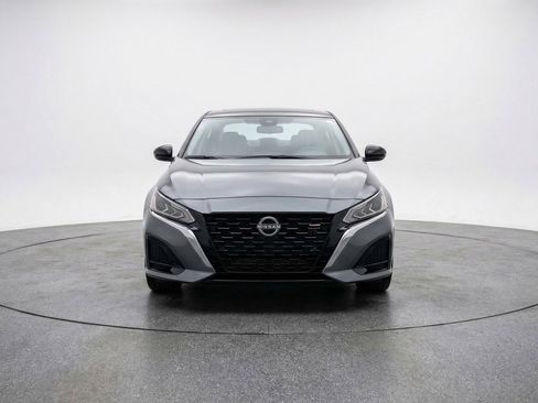 Used 2025 Nissan Altima 2.5 SV image 2