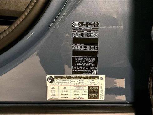 Certified 2025 Land Rover Defender 110 X-Dynamic SE AWD/4WD image 33