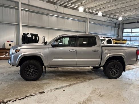 Used 2020 Toyota Tacoma SR5 image 2