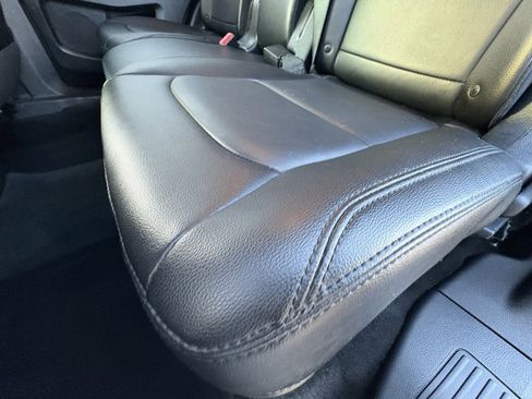 Used 2017 Ford Explorer XLT w/ Equipment Group 202A FWD image 29