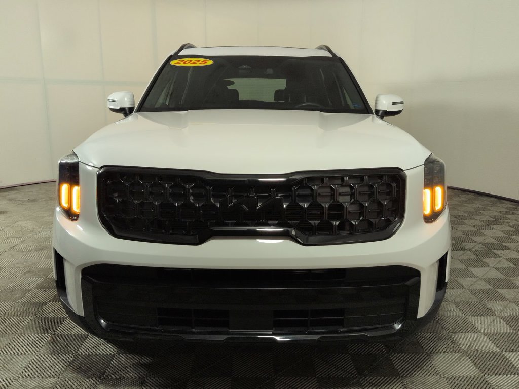 Used 2025 Kia Telluride AWD image 3